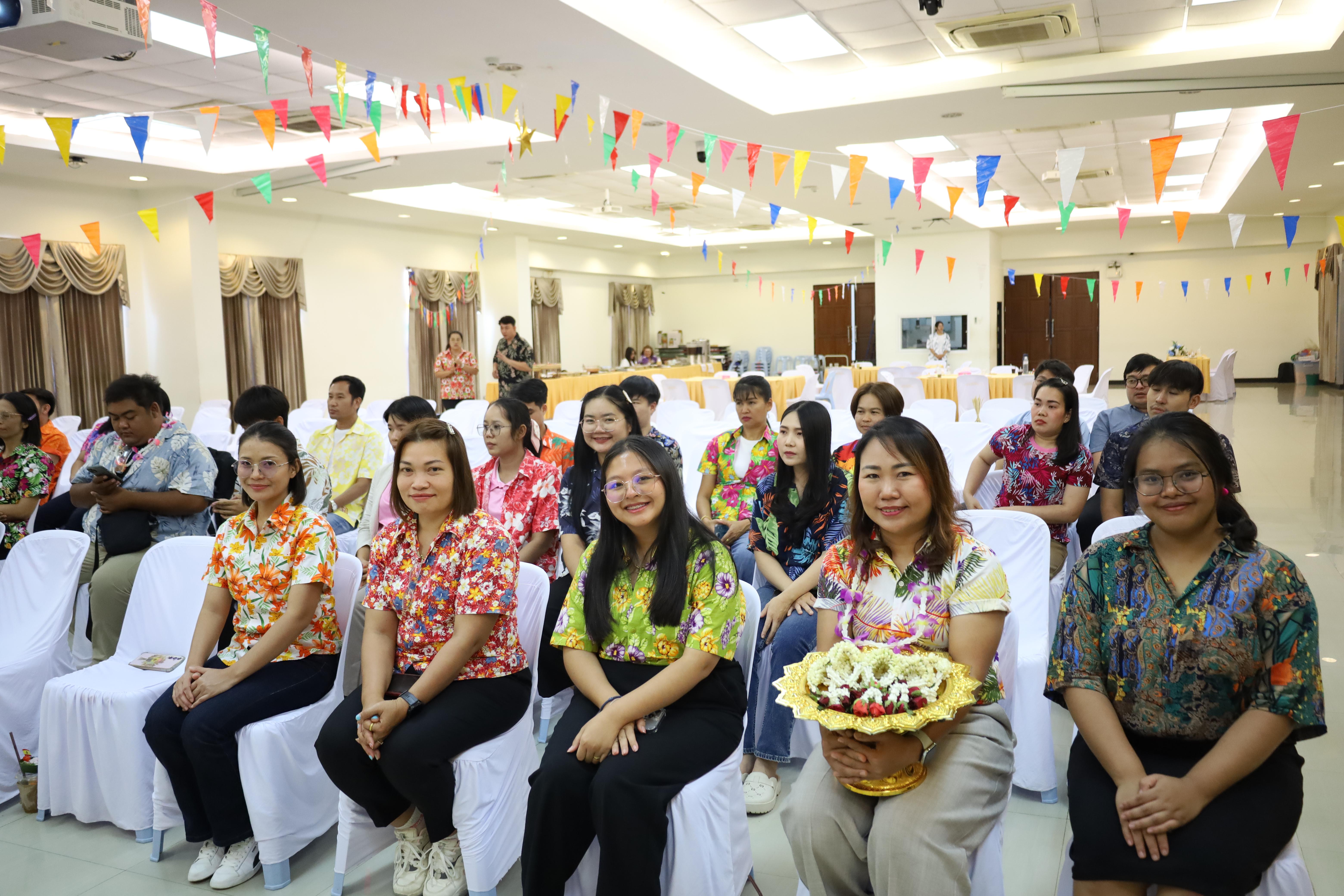 208. วันที่ 26 เมษายน 2568 สาขาการบริหารการศึกษา ได้จัดกิจกรรมรดน้ำดำหัวคณาจารย์ระดับบัณฑิตศึกษา ประจำสาขาการบริหารการศึกษา ณ ห้องประชุมครุร่มสัก 1 ชั้น 3 อาคารคณะครุศาสตร์
